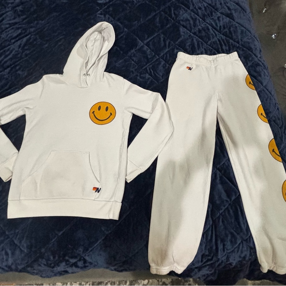 Aviator Nation Smiley White Sweatpants and Sweatshirt SET.  Kids size 10